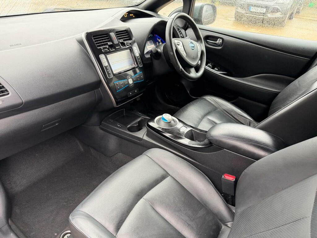 Nissan Leaf Acenta Red #32
