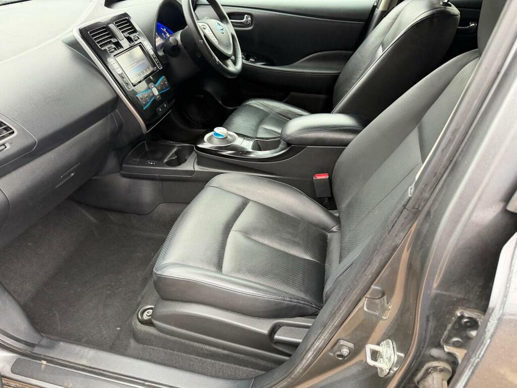Nissan Leaf Acenta Red #30