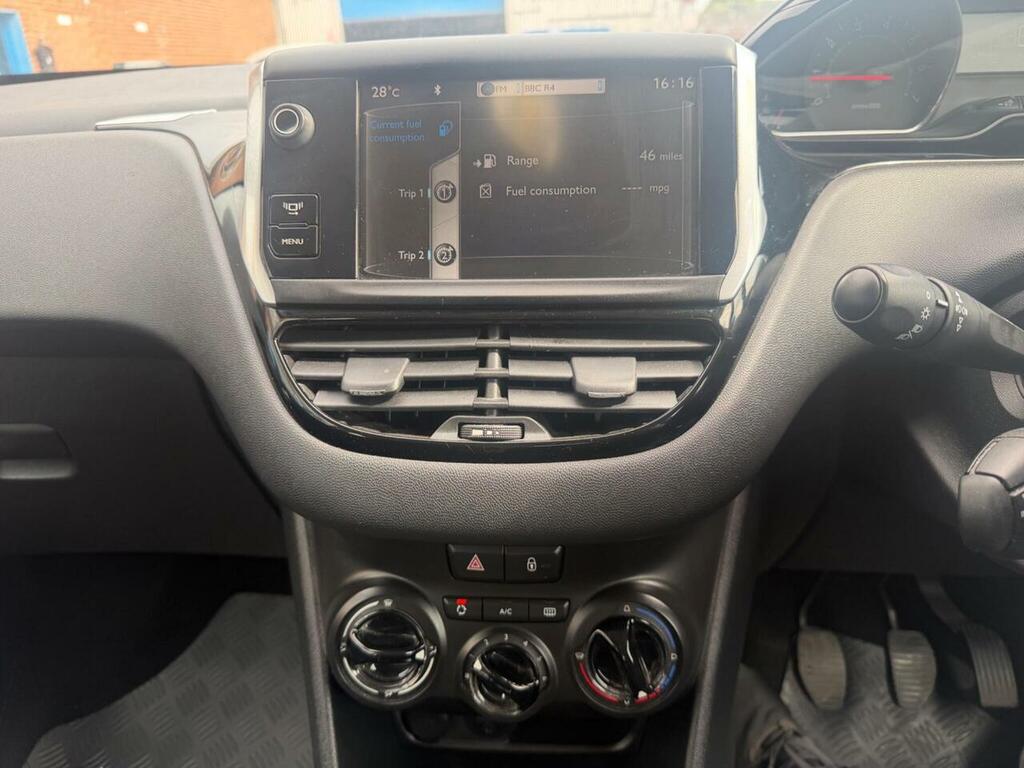 Peugeot 208 Intuitive Silver #24
