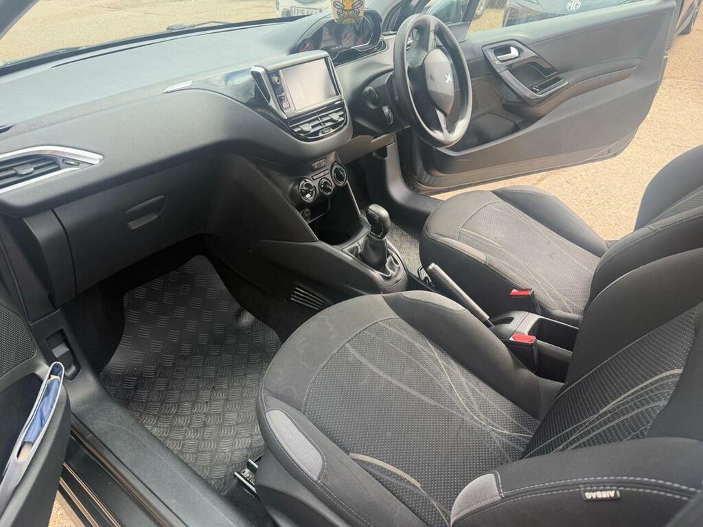 Peugeot 208 Intuitive Silver #17