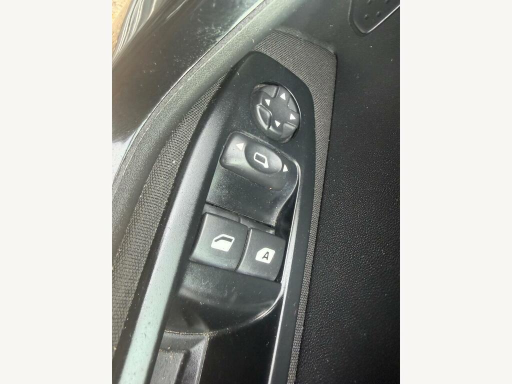 Peugeot 208 Intuitive Silver #22