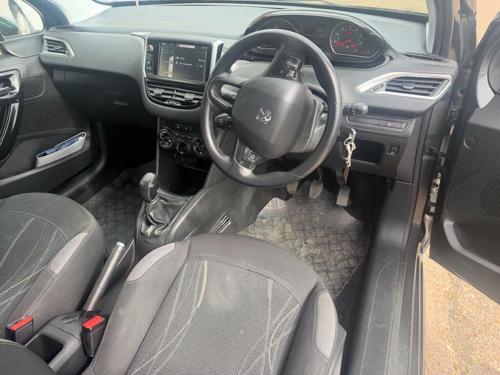 Peugeot 208 Intuitive Silver #16