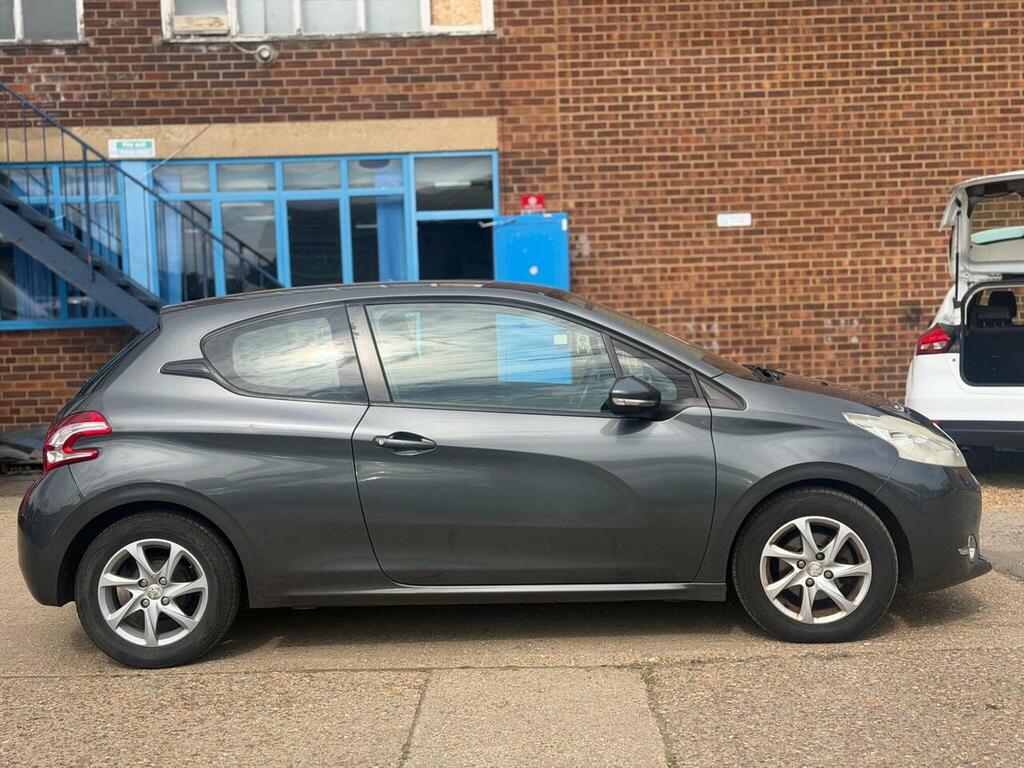 Peugeot 208 Intuitive Silver #9