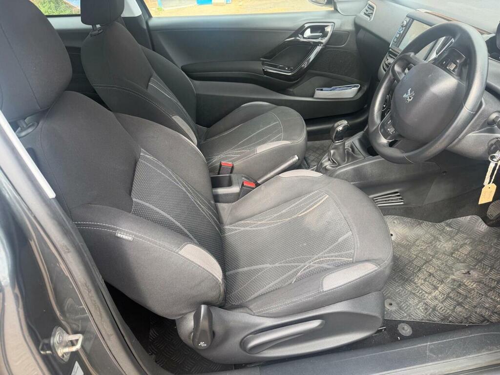 Peugeot 208 Intuitive Silver #13