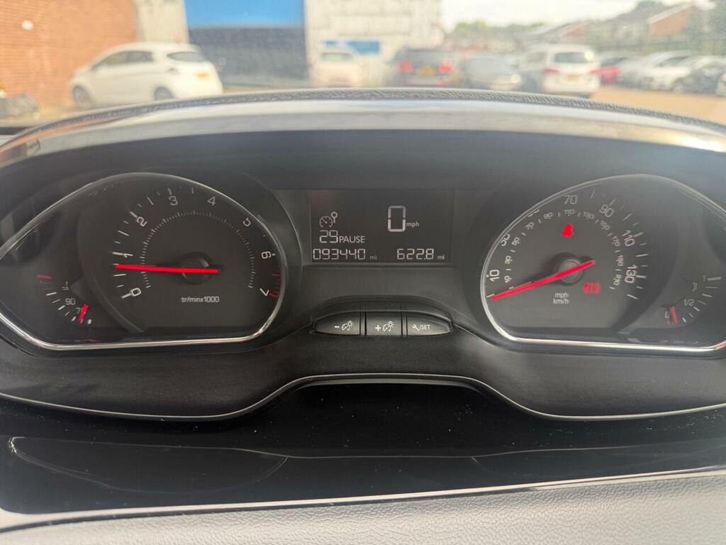 Peugeot 208 Intuitive Silver #20