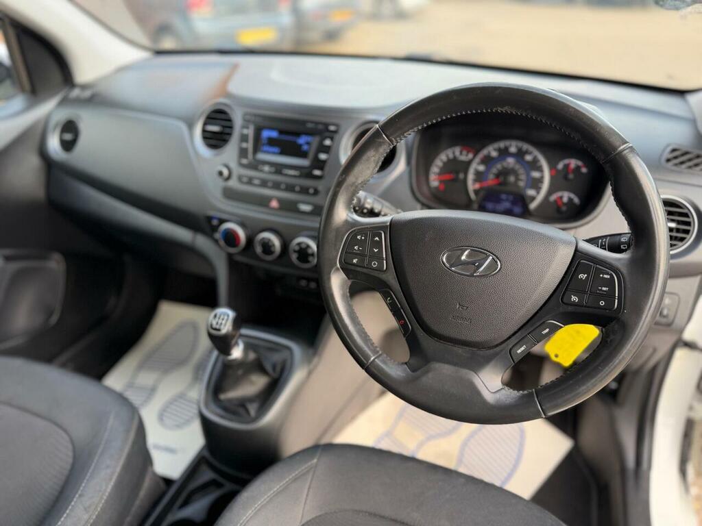 Hyundai I10 I10 Premium Se Red #17