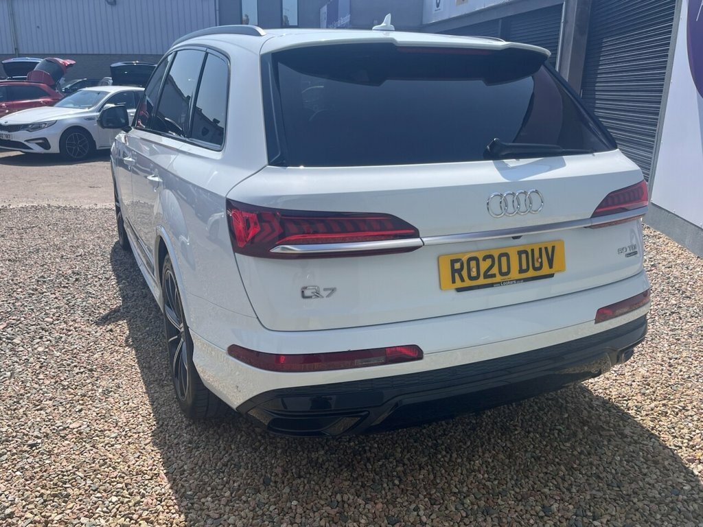 Audi Q7 3L Black Edition RO20DUV White #4