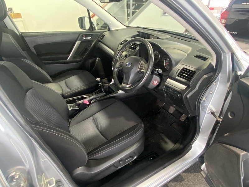 Subaru Forester 2.0 Xe Premium Lineartronic White #9