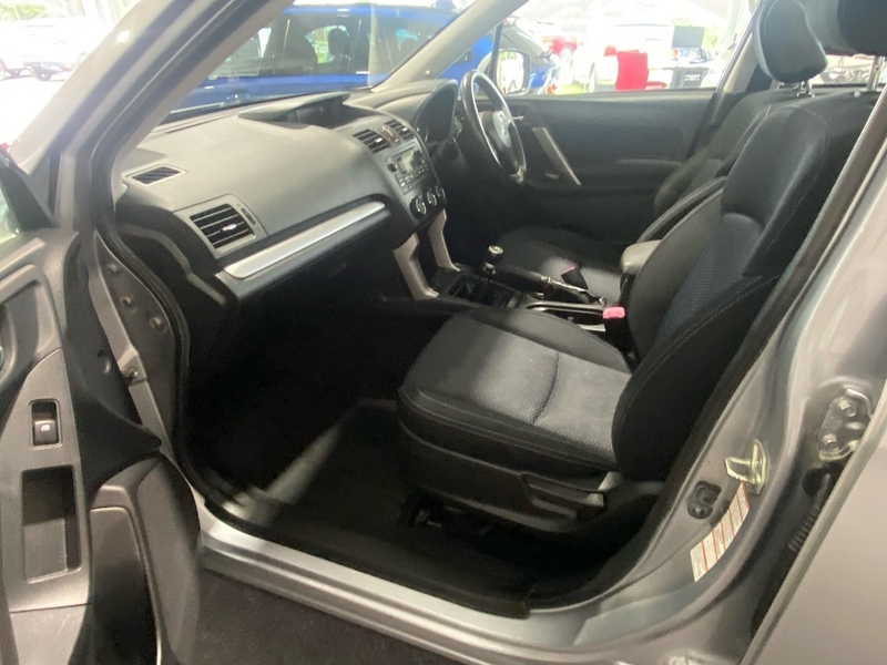 Subaru Forester 2.0 Xe Premium Lineartronic White #10