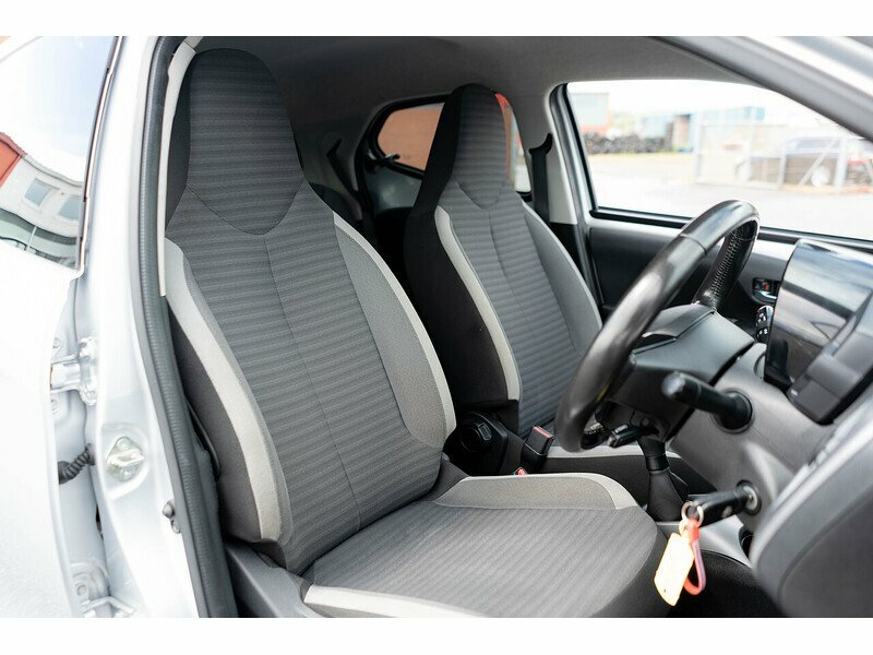 Toyota Aygo Vvt-i X-trend - 2019 19 BG19DMV Silver #2