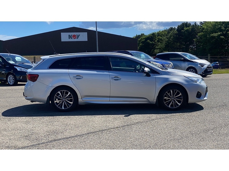 Toyota Avensis D-4d Business Edition Plus - 2015 65 Silver #4