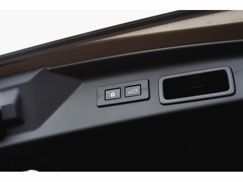 Subaru Forester E-boxer Xe Premium Gold #23