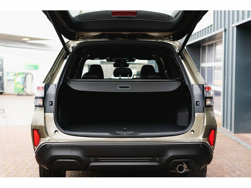 Subaru Forester E-boxer Xe Premium Gold #22