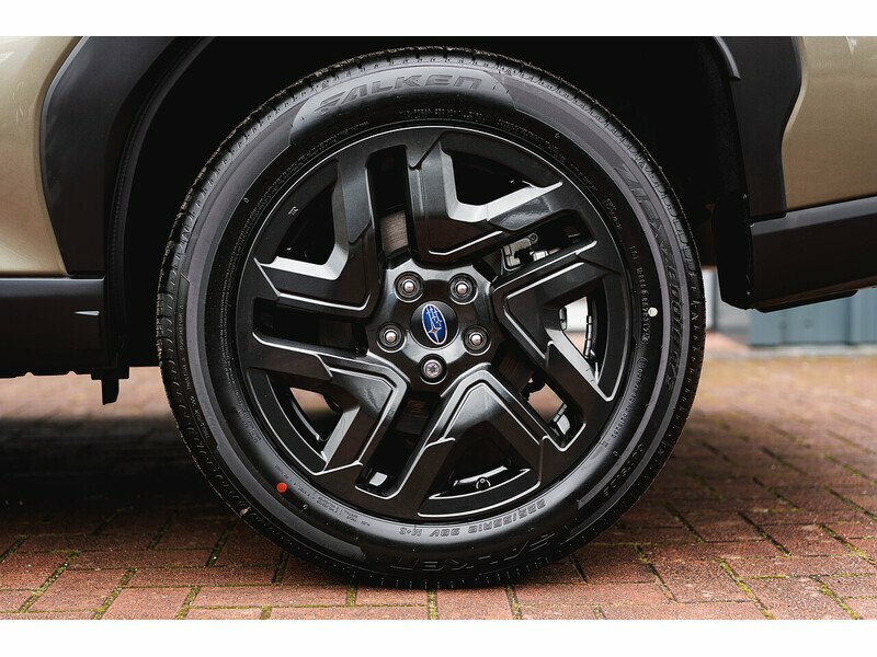 Subaru Forester E-boxer Xe Premium Gold #18