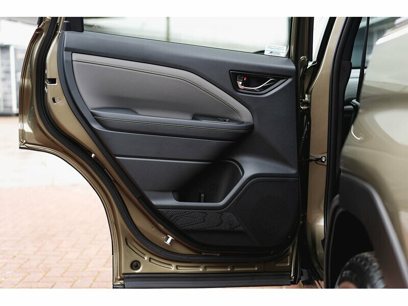 Subaru Forester E-boxer Xe Premium Gold #24