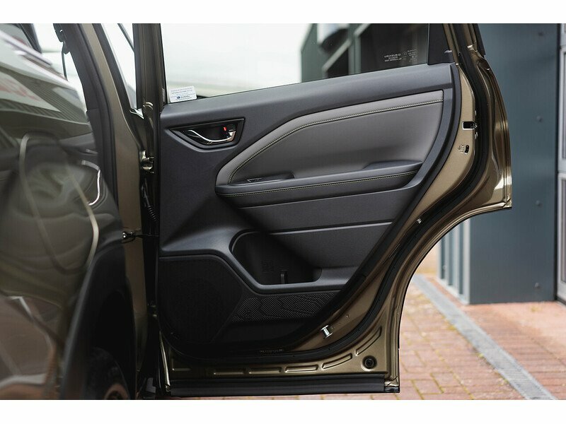 Subaru Forester E-boxer Xe Premium Gold #21