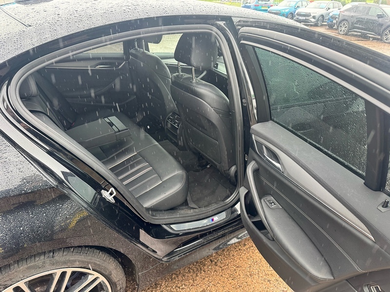 BMW 5 Series Saloon Grey #10