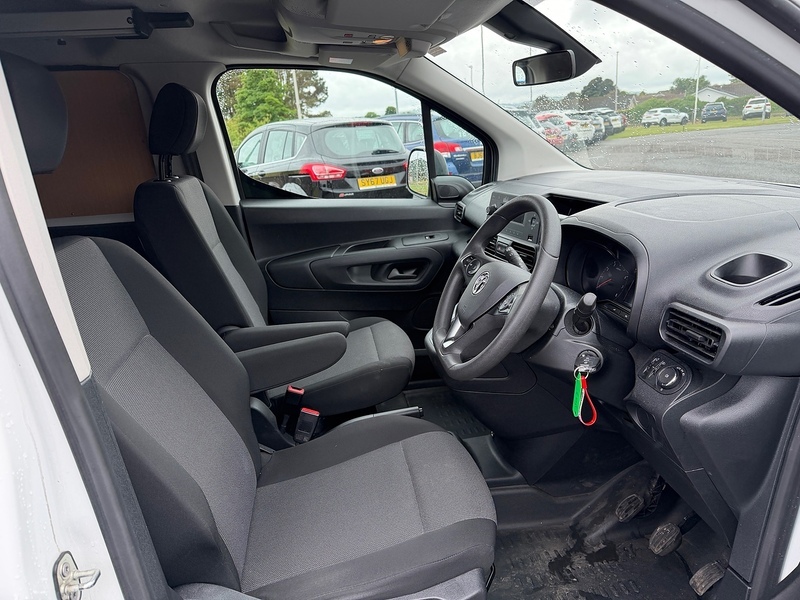 Vauxhall Combo Turbo D 2300 Edition White #2