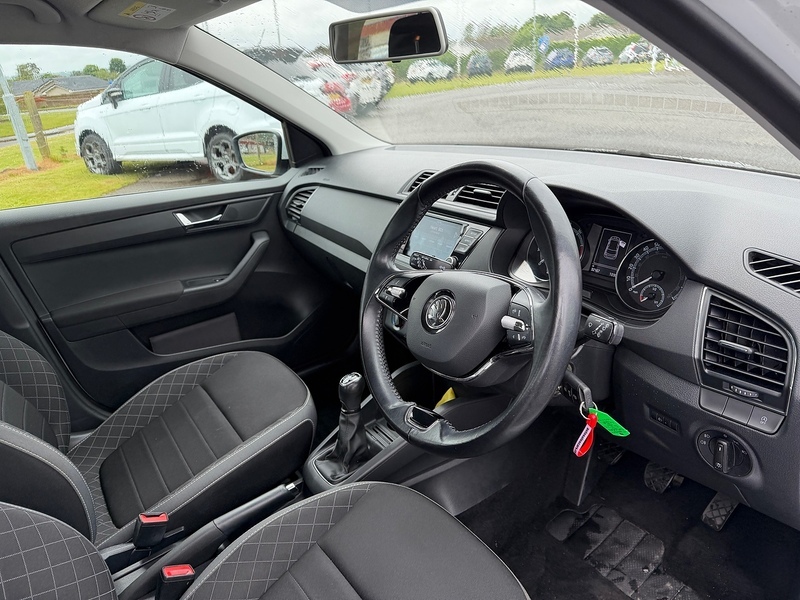 Skoda Fabia Se White #3
