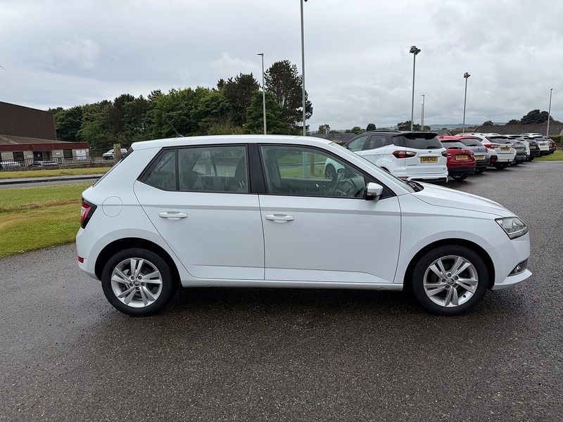 Skoda Fabia Se White #4