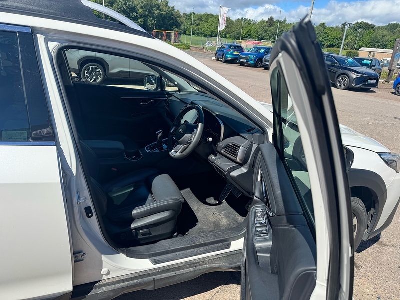 Subaru Outback I Touring White #2