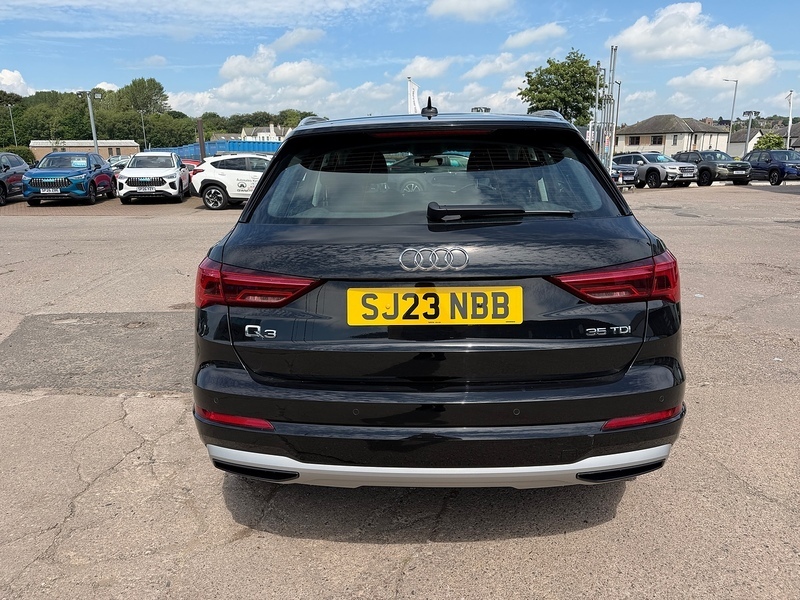 Audi Q3 Tdi Sport Black #4