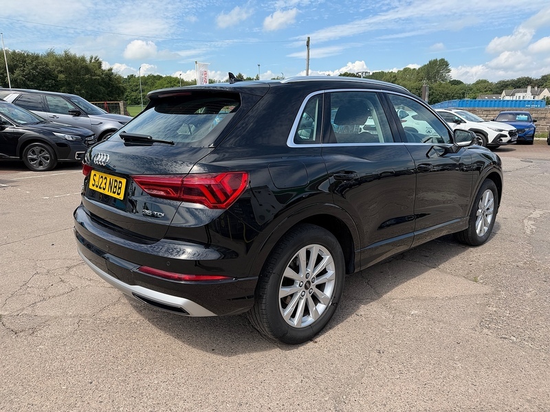 Audi Q3 Tdi Sport Black #3