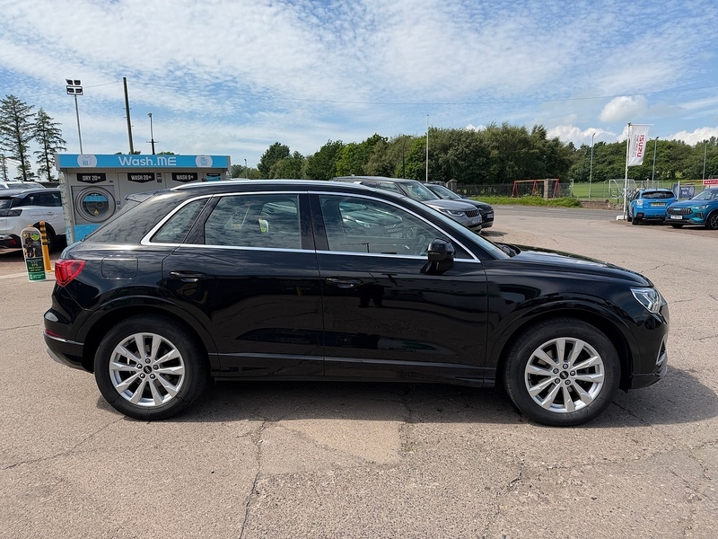 Audi Q3 Tdi Sport Black #2