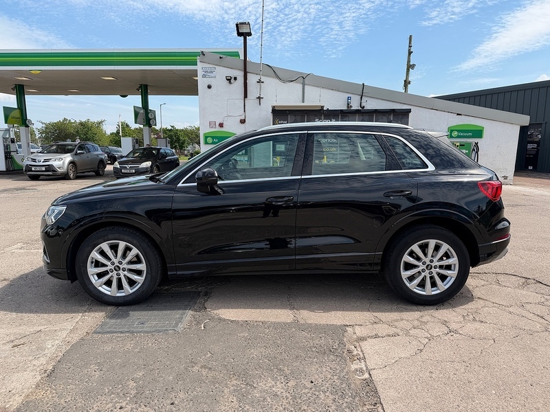 Audi Q3 Tdi Sport Black #6