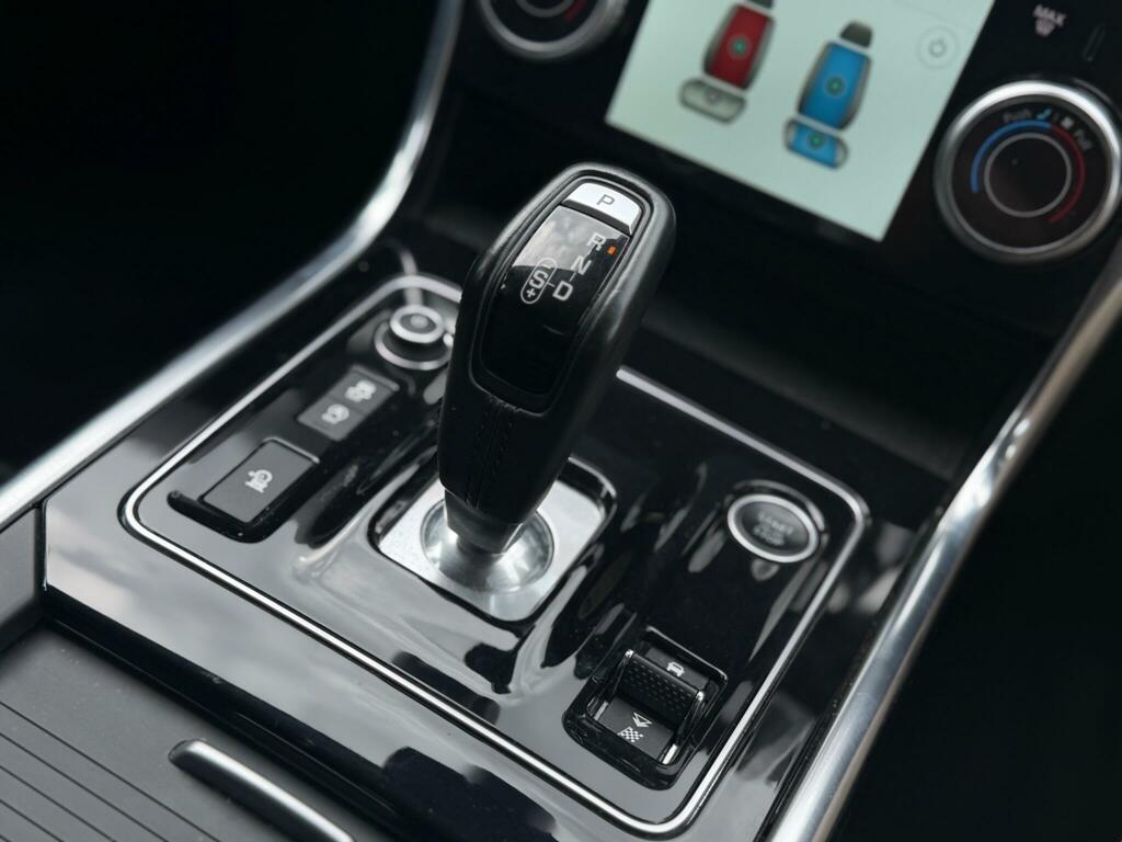 Jaguar XE R-dynamic S Red #11