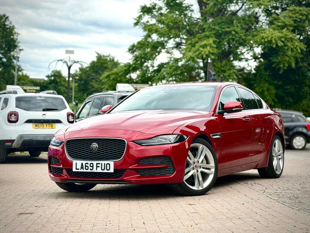 Jaguar XE Hse Red