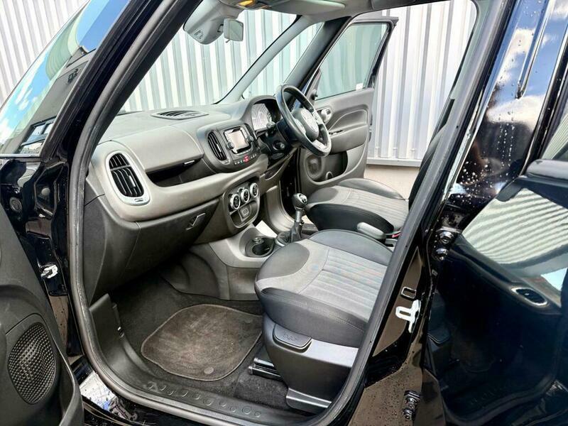 Fiat 500L Multijet Lounge Black #4