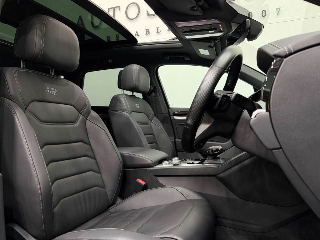 Volkswagen Touareg 3 L V6 Black Edition Tsi 4Wd #2