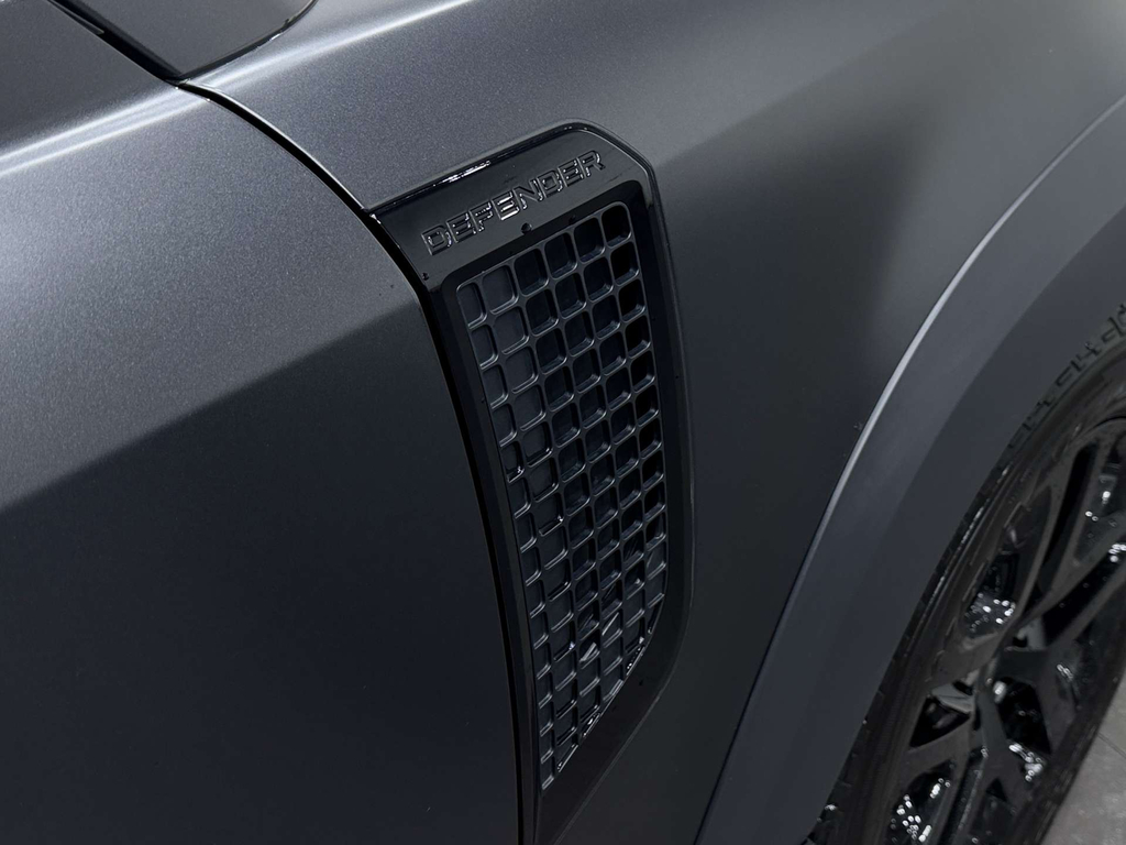 Land Rover Defender #32