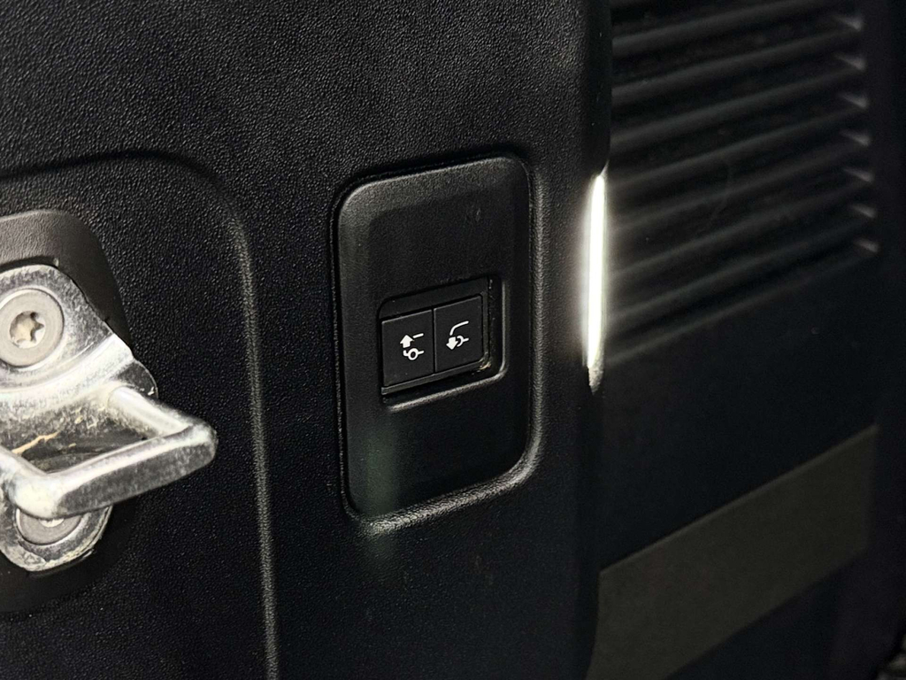 Land Rover Defender #47