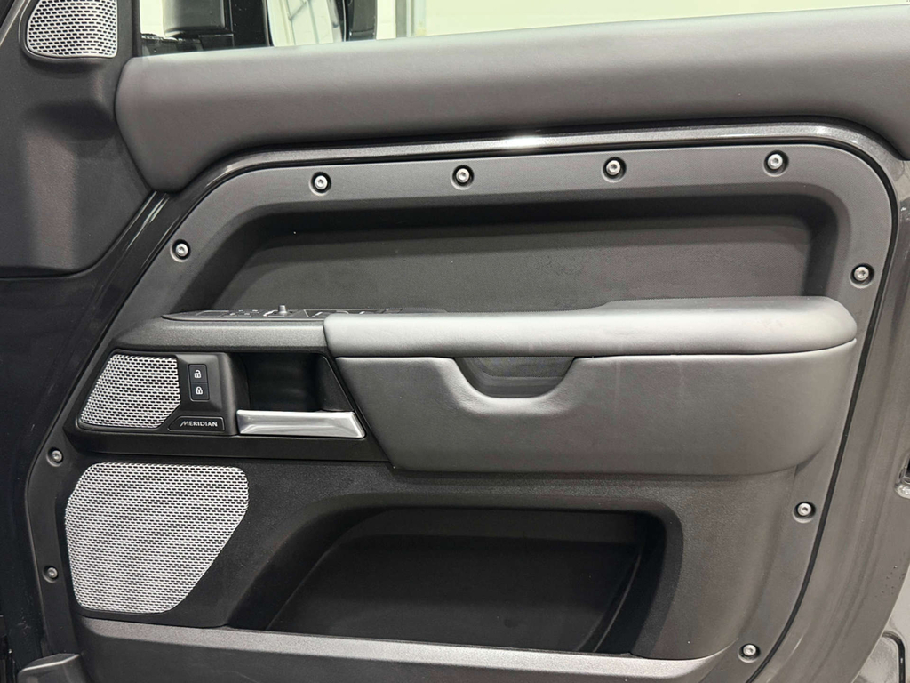 Land Rover Defender #36