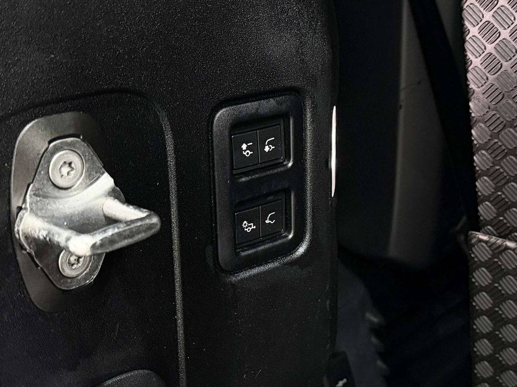 Land Rover Defender X-dynamic Hse Red #22
