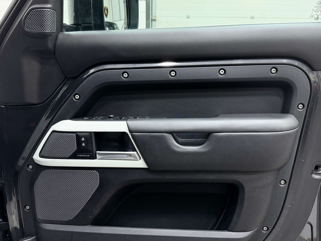 Land Rover Defender X-dynamic Hse Red #30