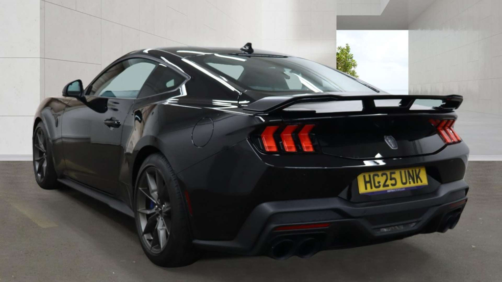 Ford Mustang 5 L Dark Horse #3