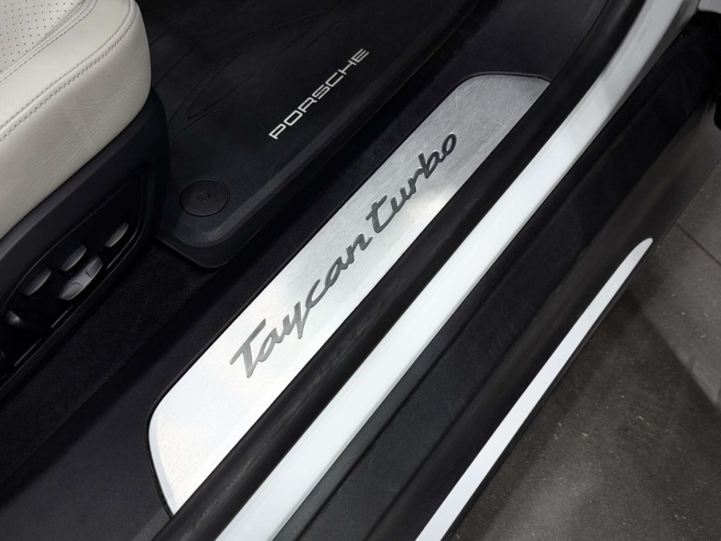 Porsche Taycan Taycan 4S Black #38