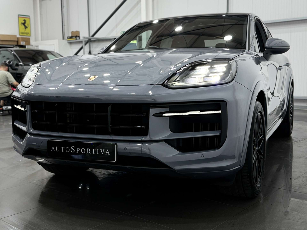 Porsche Cayenne Estate Black #8
