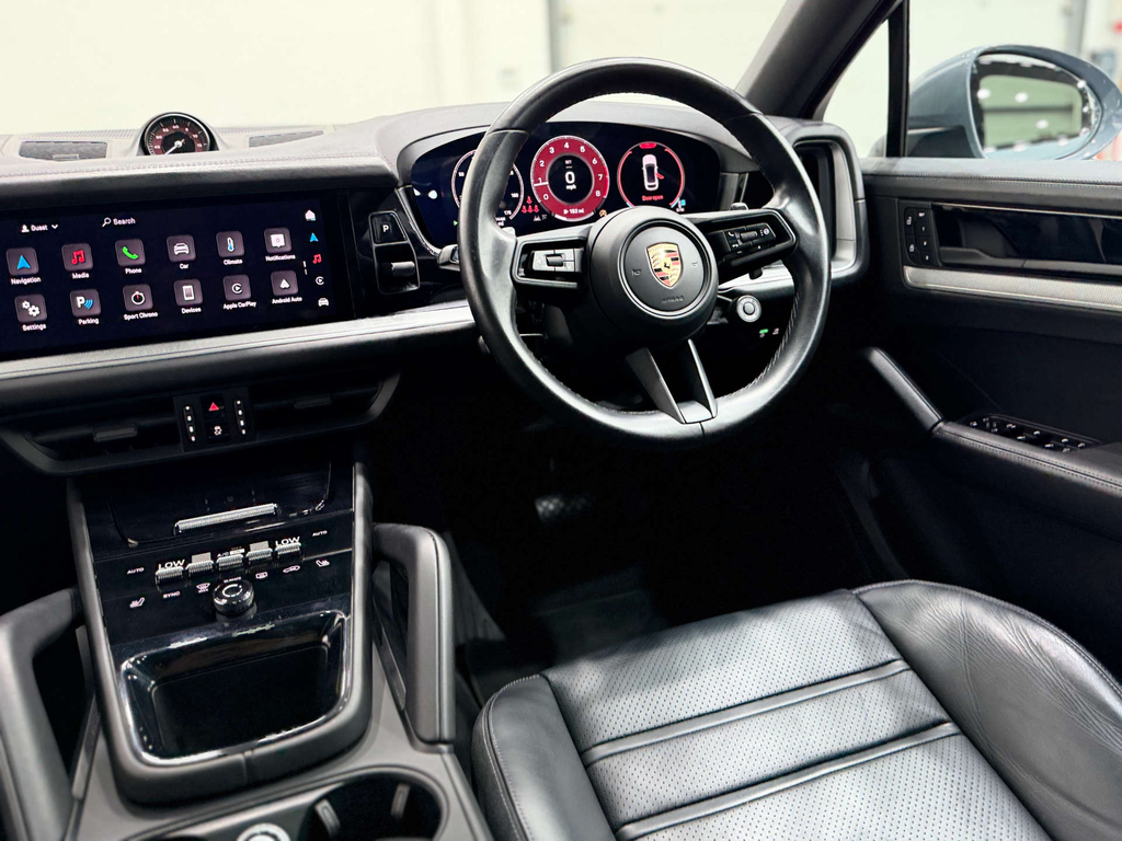 Porsche Cayenne Estate Black #16