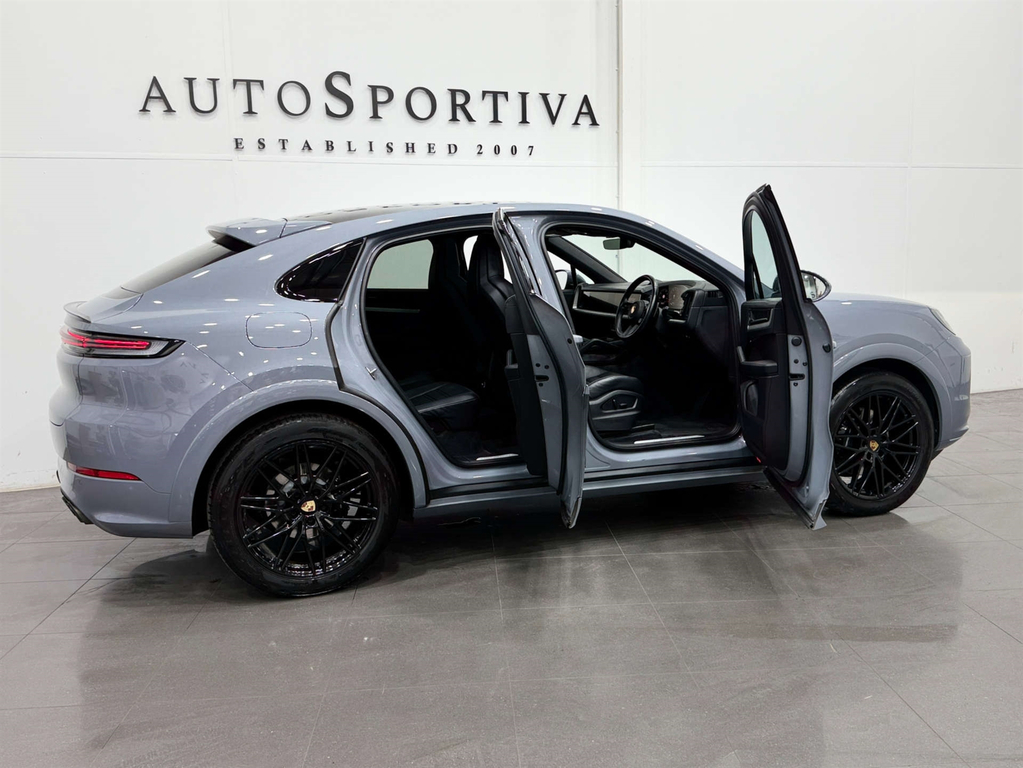 Porsche Cayenne Estate Black #12
