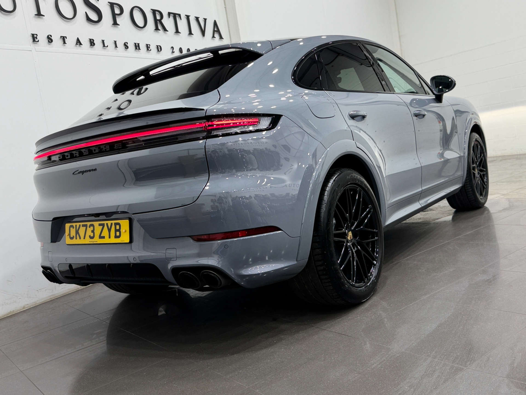 Porsche Cayenne Estate Black #28
