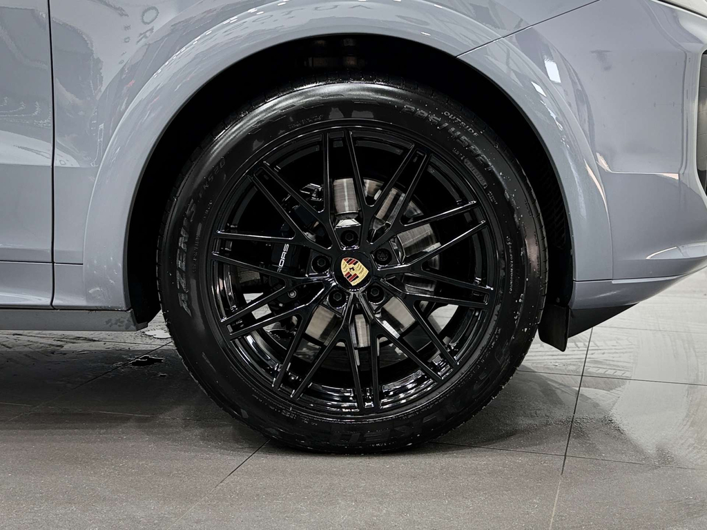 Porsche Cayenne Estate Black #11