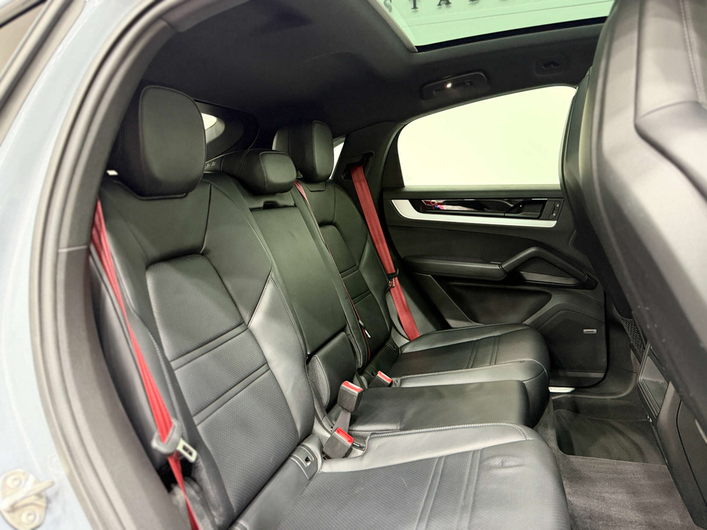 Porsche Cayenne Estate Black #14