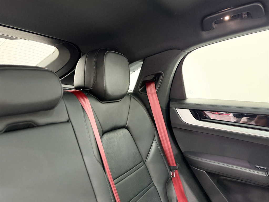 Porsche Cayenne Estate Black #33