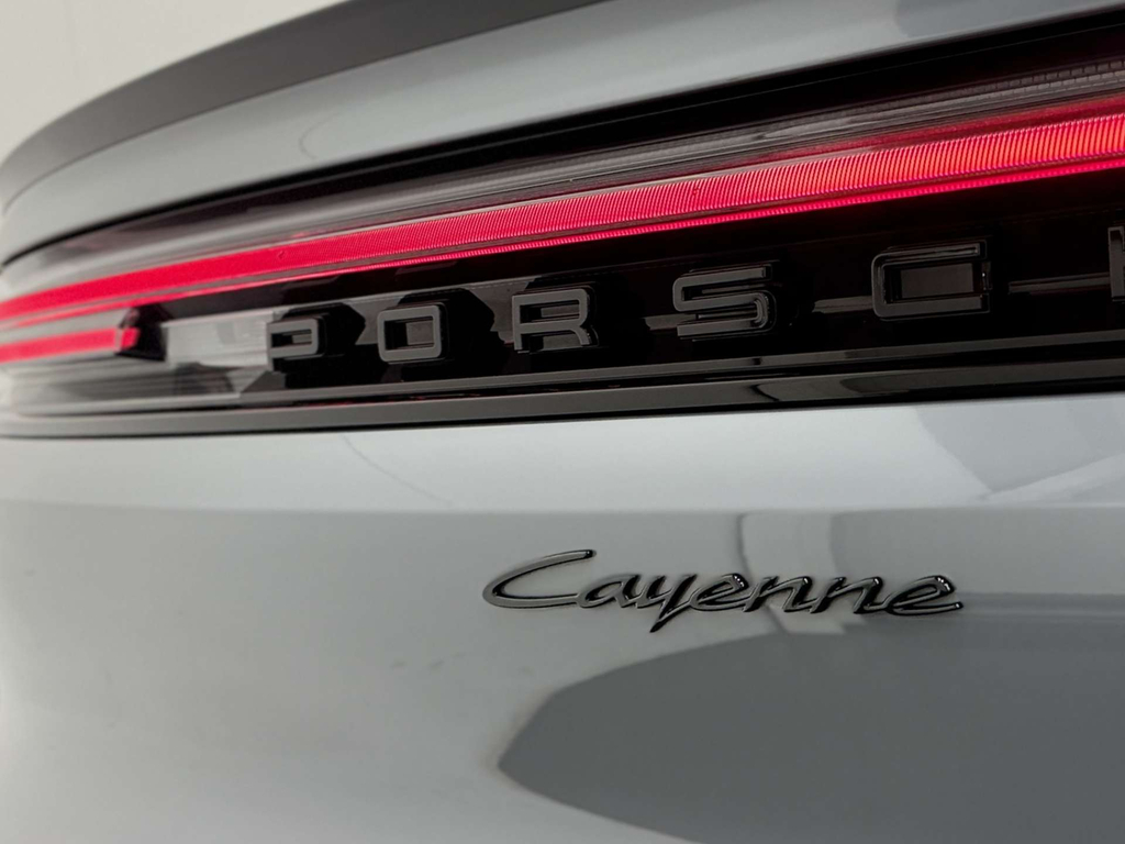 Porsche Cayenne Estate Black #19