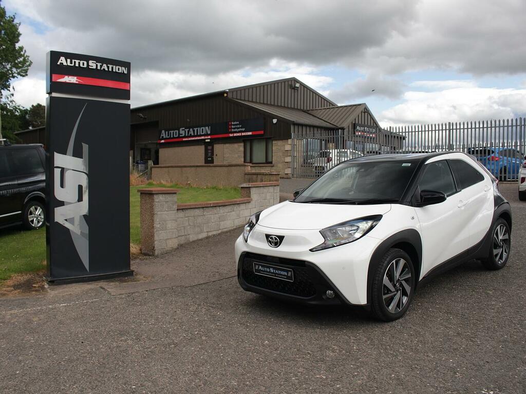 Toyota Aygo X Edge White #2
