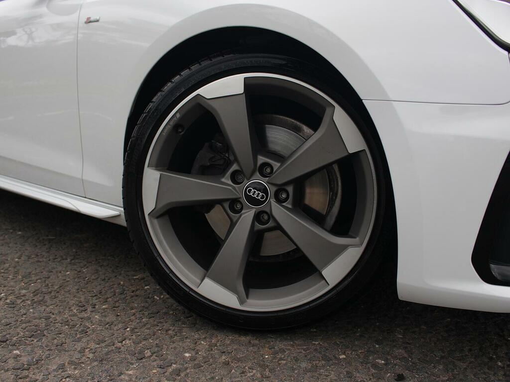 Audi A4 Avant Black Edition White #2